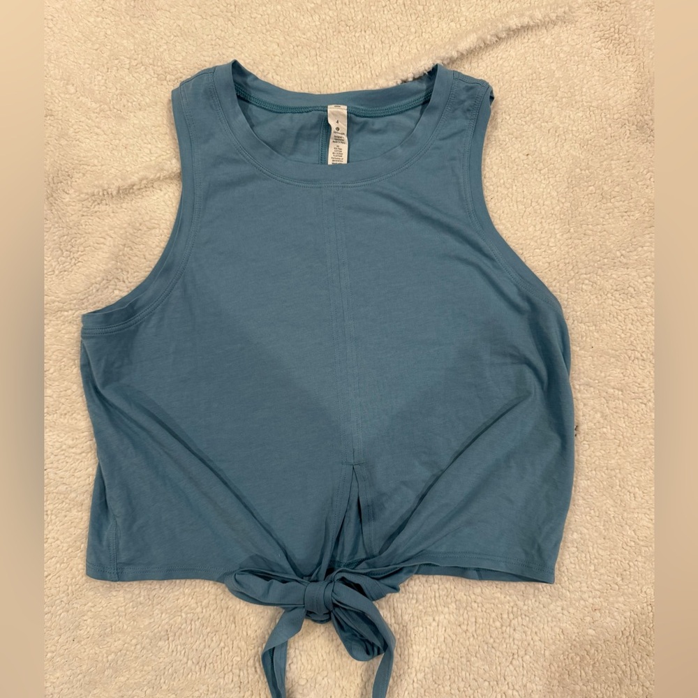 Lululemon workout top size 4